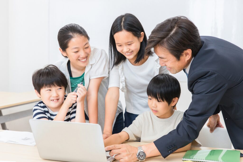 学習塾の業務用エアコンクリーニングを行い、衛生環境を保つ